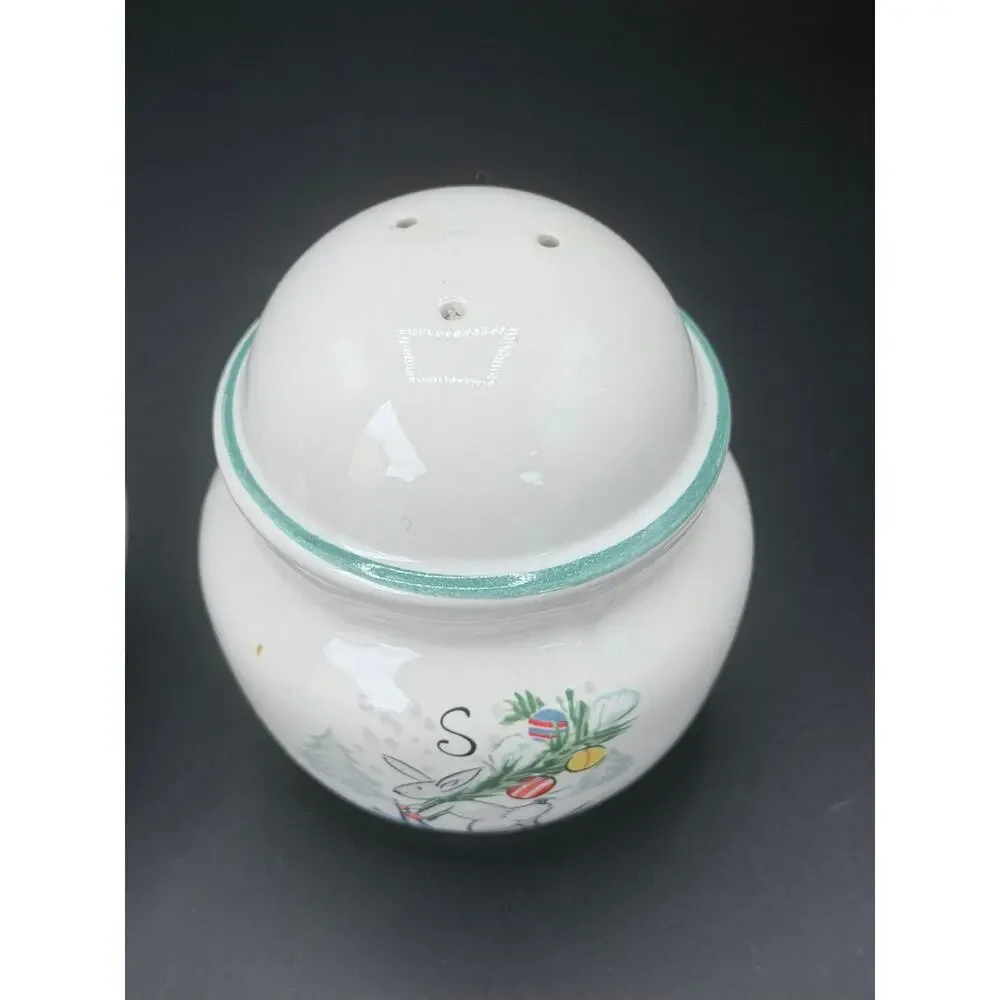 Vintage International China Country Christmas 8966 Salt Pepper Shakers Set